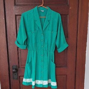 Vintage Green Button-Up Dress with Lace Trim